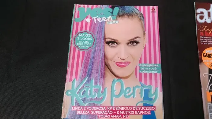 Revista Katy Perry na capa, original, bom estado. E outros.