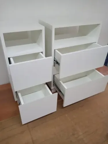 Mesinha de cabeceira feita de mdf