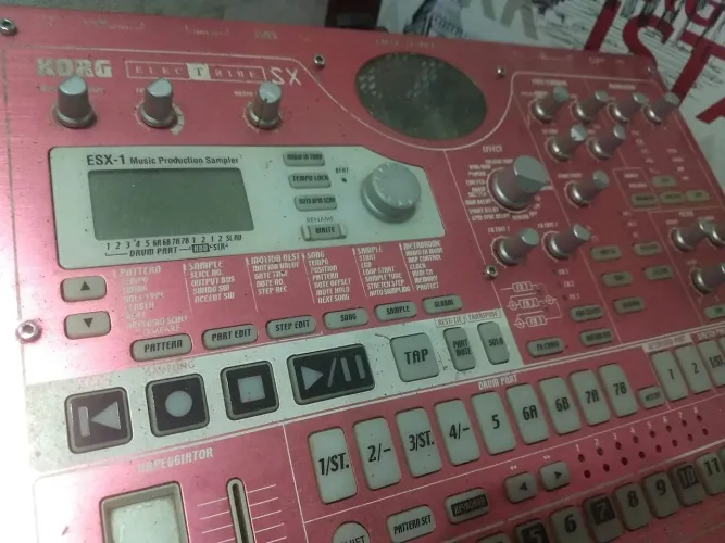 Sampler Korg valvulado 