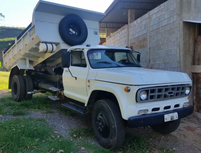 Caminhão basculante Chevrolet d60