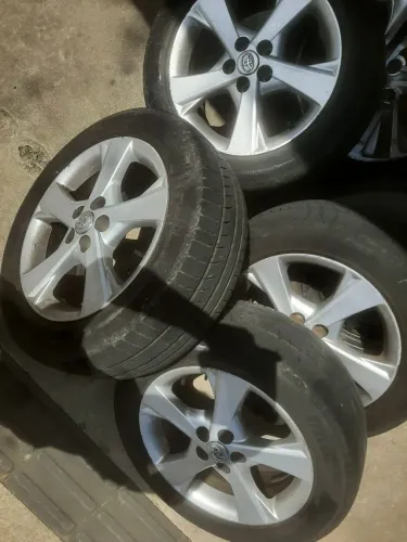 Roda aro 16 Toyota Corolla Prata originais com Pneus 205 55 16 Pirelli P1 jogo 5x100