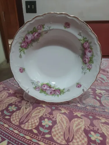 Prato decorativo - Inglês  - um prato.