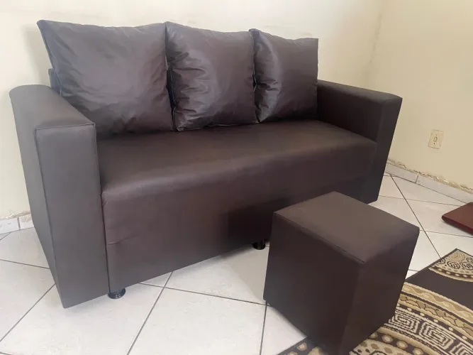 CONJUNTO DE SOFÁS 3 e 2 LUGARES marrom com puff em CORINO produtos novos pague na entrega