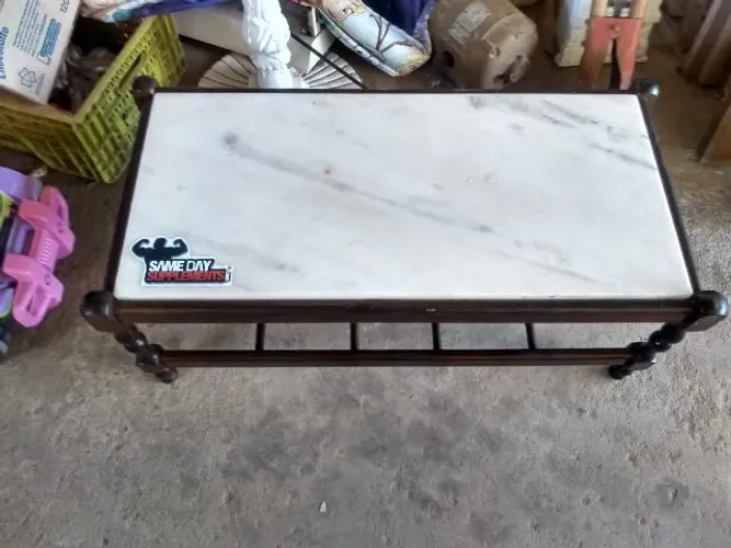 Mesa de Centro Antiga em Madeira Pura Imbuia e Tampo de Mármore Carrara
