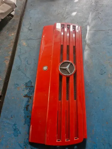 Capo do caminhão mercedes benz 1420
