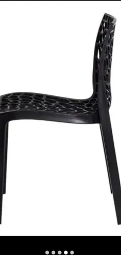 Cadeira de Plástico Preta Design Moderno