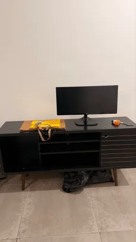 Rack de sala preto com 1 porta