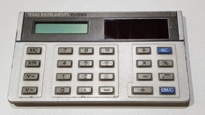 Calculadora Antiga Texas Instruments Ti-1780 Solar - Com Defeito