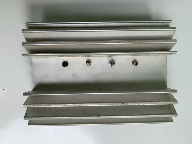 Dissipador de calor para amplificador (14,5x10,5x5)