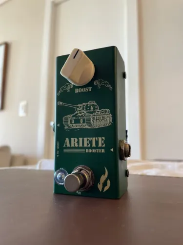 Ariete Booster - Pedal de Efeito para Guitarra