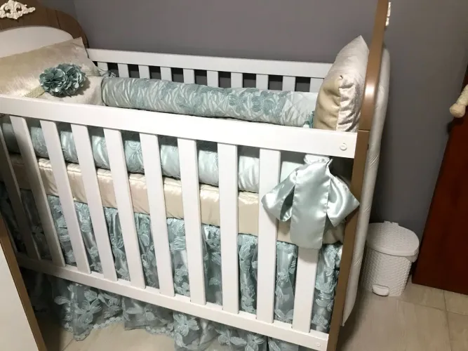 Enxoval de bebê berço e cama. 
