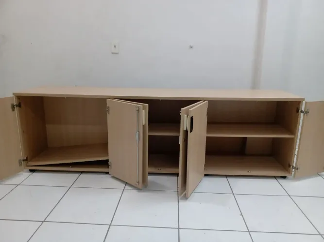 Armário Multiuso Amadeirado com Portas