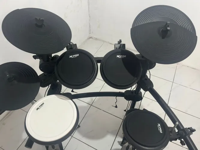 Bateria Eletrônica C. Ibañez X-PRO ED-10 com banquinho