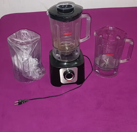 Liquidificador com jarra extra - Potente e eficiente!