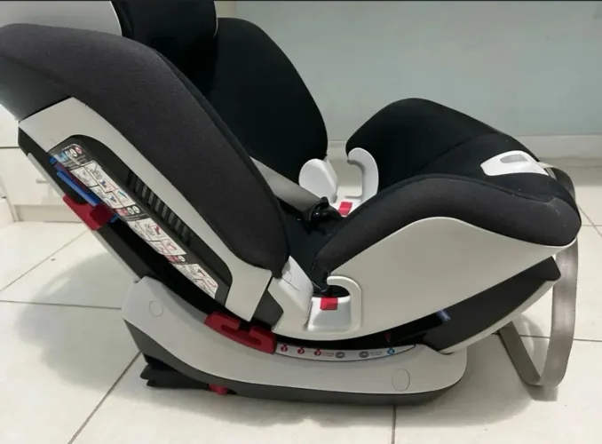  Cadeirinha Chicco c/ Isofix 0 a 25kg