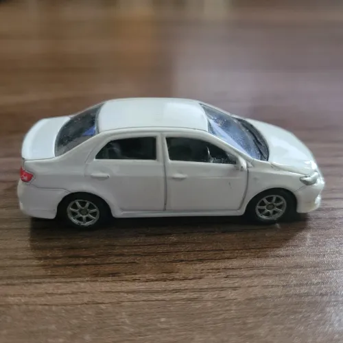 Miniatura die cast Toyota Corolla Branco - Welly
