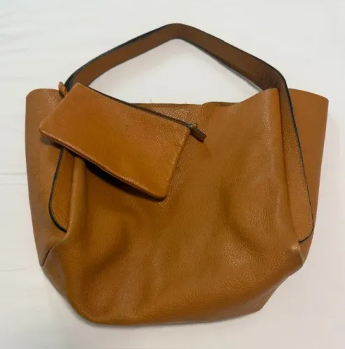 Bolsa de couro com necessaire semi nova 31cm de altura & 47cm de largura (perfeito estado)