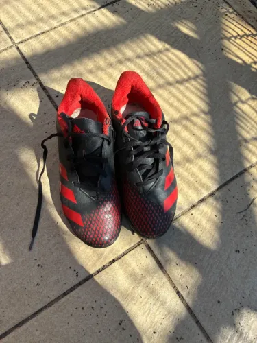 Chuteira adidas predador