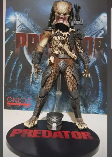 PREDADOR MEZCO DELUXE