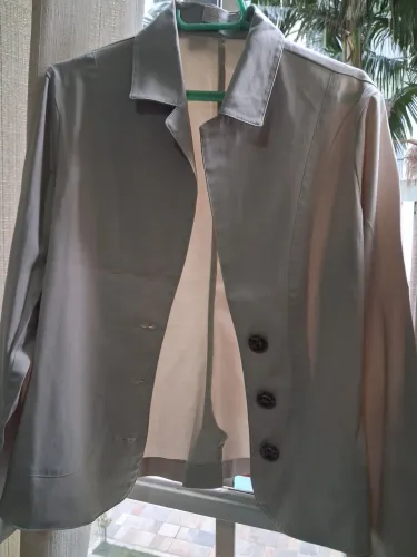 Lindo Blazer Feminino Tamanho 42 em ótimo estado!!!