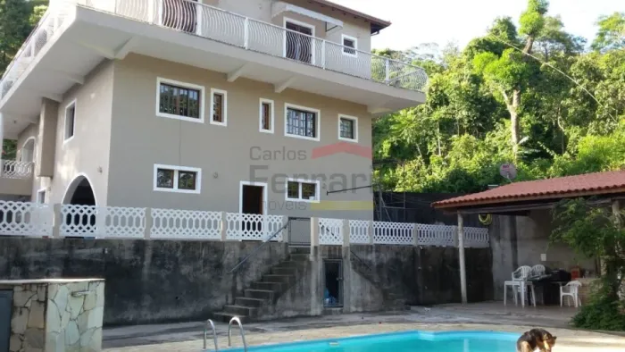 Sobrado em condomínio fechado na Serra da Cantareira