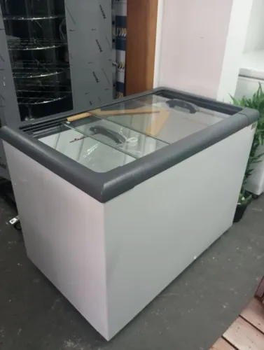 NZ. Freezer horizontal 300 litros tampa de vidro Gelopar
