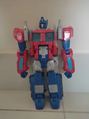 Boneco Optimus prime generations transformers leader class