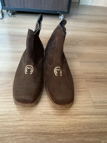Bota marrom