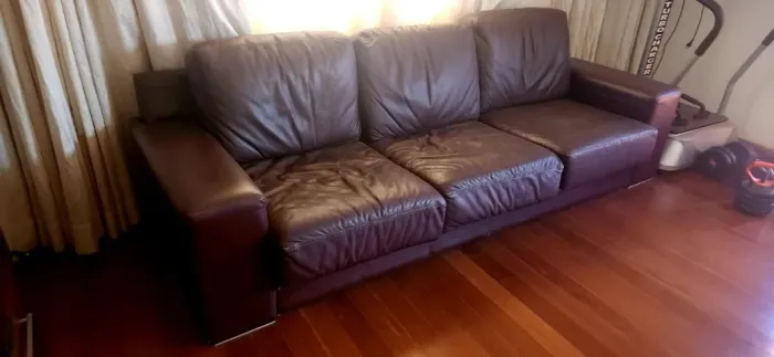 sofá de couro 3 lugares