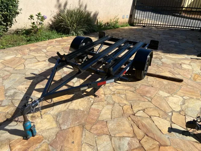 Carretinha para 3 motos