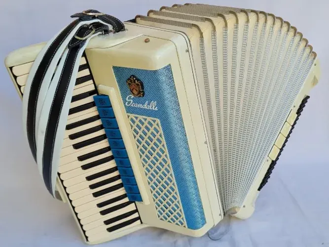 Acordeon 120 Baixos Scandalli Série Ouro Polifônica