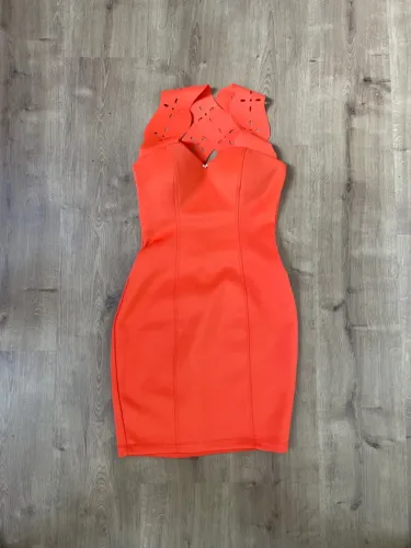 Vestido laranja tam P alças corte a laser Desconstrução