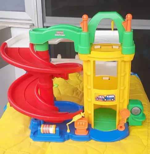 LITTLE PEOPLE, Garagem de rampas de corrida, Fisher Price