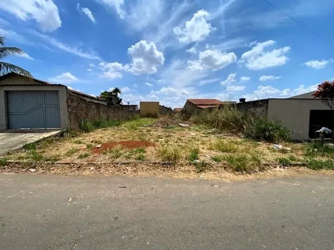 LOTE DE 360M² NA CIDADE VERA CRUZ - APARECIDA DE GOIÂNIA! PRÓXIMO À AV. V6 E ANEL VIÁRIO!