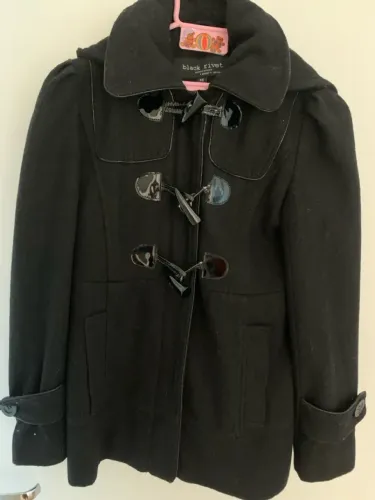 Casaco Infantil Black Rivet com Capuz removível 