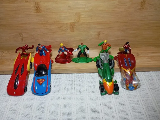 Coleção DC Nanometalfigs + Hotwheel