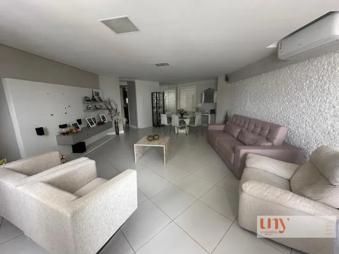 Apartamento amplo com 138 m² e com 3 quartos no Brisamar. Excelente estado de conservação