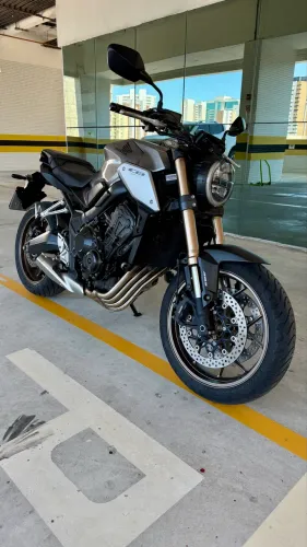 Honda CB650R 2021 3.800km EXTRA
