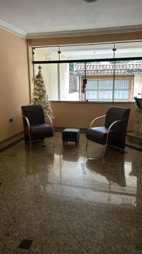 Poltrona Bella braços alumínio no valor 150,00 cada 