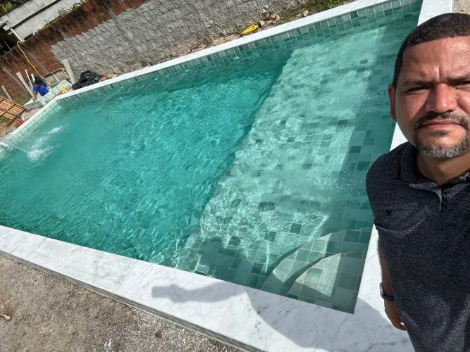 Construímos e reformamos piscinas personalizadas