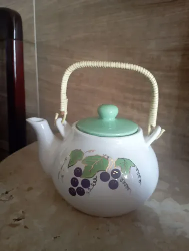 Bule de Chá Vintage com Desenho de Uvas