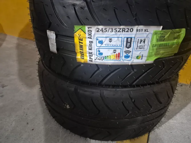 Pneus semi slick 245/35 R20 novos