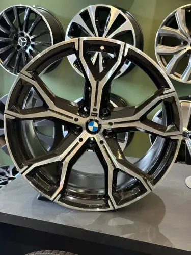 Rodas BMW X5 M e X6 M 2022 a 2024 2 Tapas 21x9,5 21x10,5 são Originais Não São Réplicas 