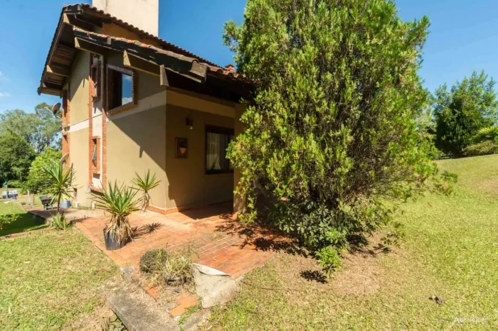 Sobrado em Campo Novo com 400 m² , 3 quarto(s) , 1 suíte(s) .
