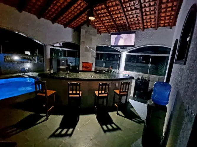 A.Moura Gestor Imobiliário Vende Porteira Fechada Uma Casa com 6 suites em Salinas, Pa
