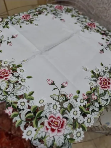Toalha de Mesa Bordado Floral em alto Relevo