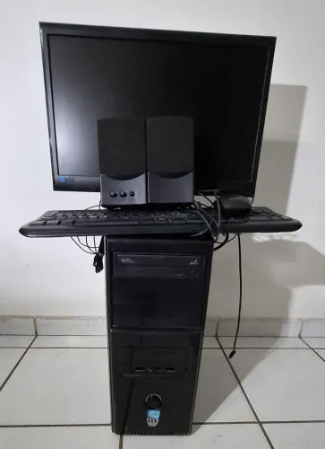 Computador Completo com Monitor e Caixas de Som