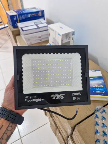 Refletor LED 200W IP67 - Iluminação Potente e Durável