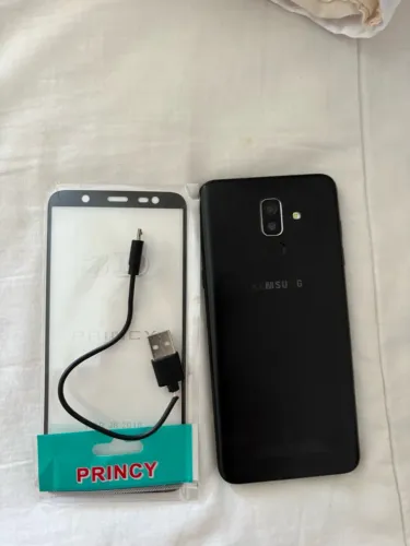 Celular J8