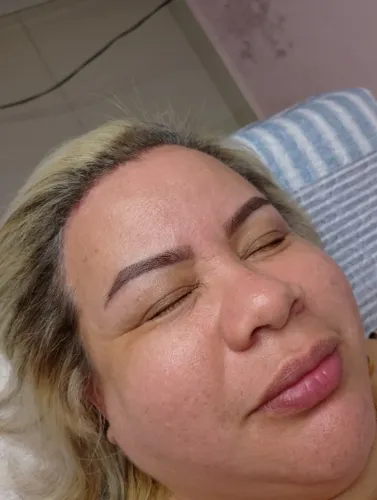 Design de sobrancelhas com henna